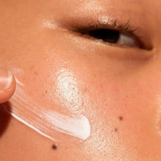 Skin Defence Multi- Protection Light Essence SPF 50 PA +++